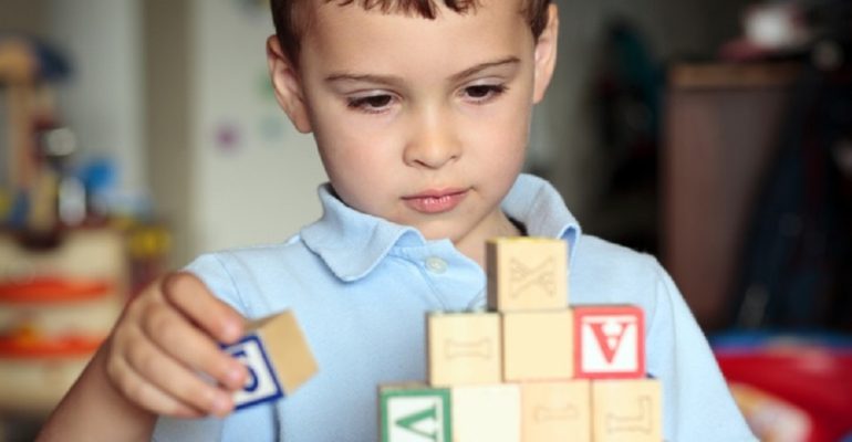 Guía de detección de autismo en niños y jóvenes